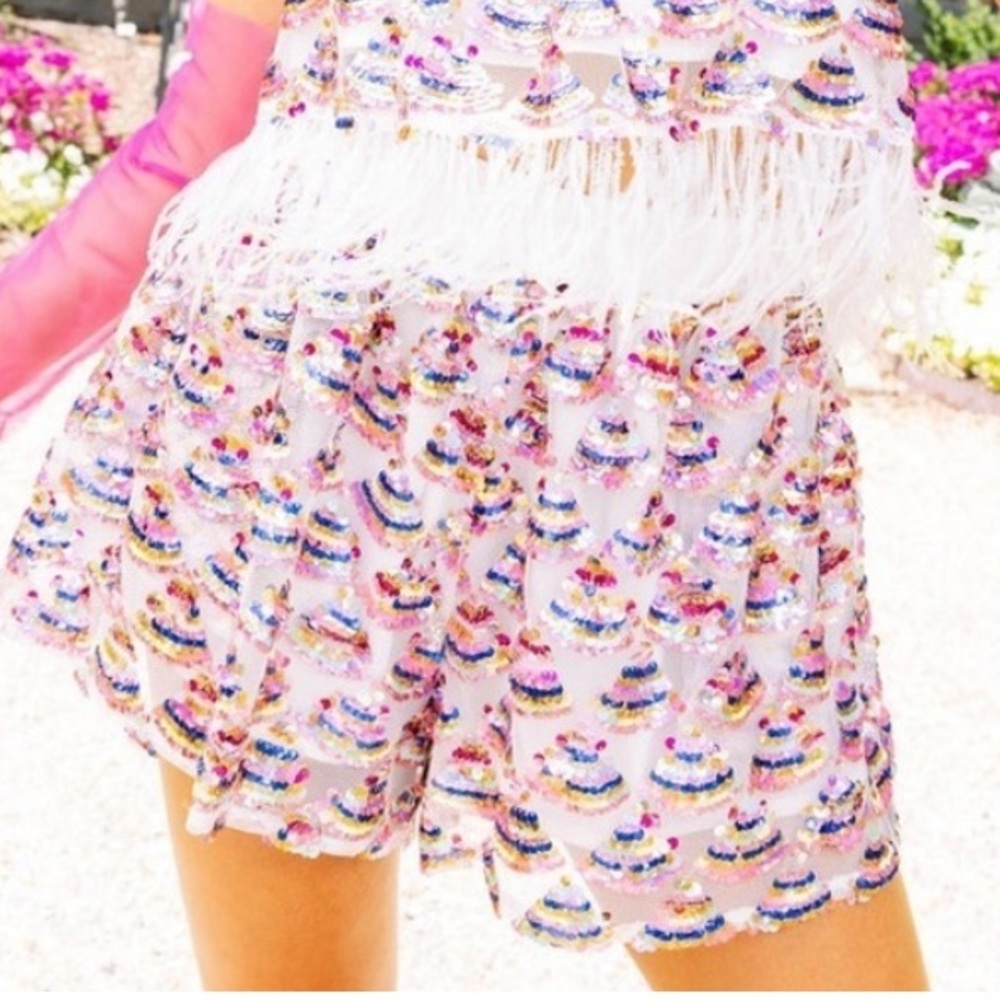 Bundle👚🩳Queen of Sparkles Shorts & Grass white Sequin top & Bonus Buy